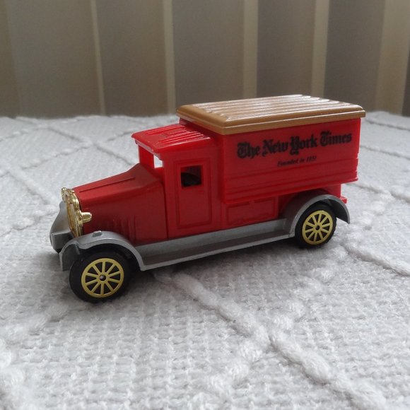 ANTIQUE Die Cast CLASSIC SERVICE TRUCKS ~ Set of 4 ~ Reader’s Digest - Picture 3 of 9